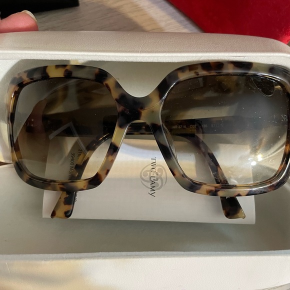 Nina Ricci sunglasses. - Picture 1 of 4